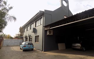 165 m² Office Space in Gezina