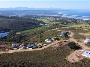 825 m² Land available in Baron View