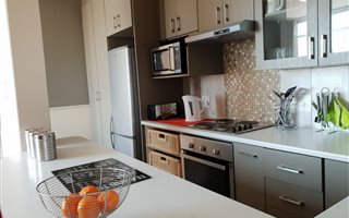 1 Bedroom Apartment in La Montagne
