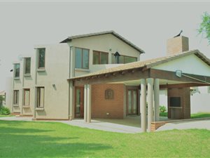 4 Bed House in Willow Acres