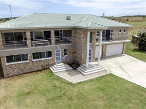4 Bed House in Four Seasons