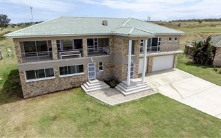 4 Bedroom House in Four Seasons
