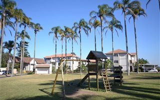2 Bedroom Apartment in Manor Estates
