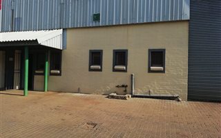 420 m² Industrial space in Die Hoewes