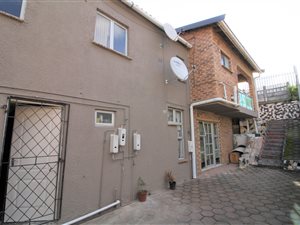 6 Bed House in Croftdene
