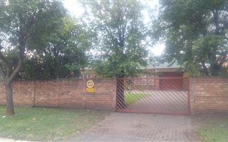 3 Bedroom House in Klippoortje