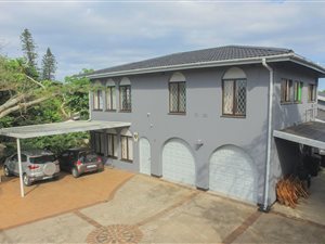 5 Bed House in Athlone Park