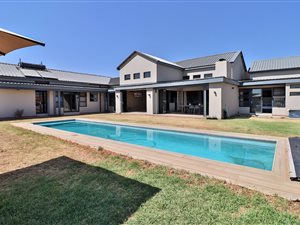 4 Bed House in Mooikloof Glen