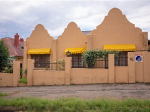 4 Bedroom House in Troyeville