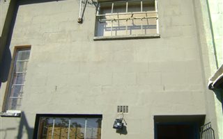 2 Bedroom Townhouse in Elsies River