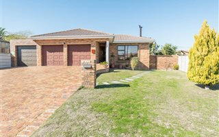 5 Bedroom House in De Oude Spruit
