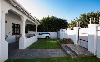 4 Bedroom House in Vredehoek