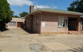20 Bedroom House in Clydesdale