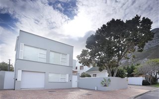 4 Bedroom House in Voelklip