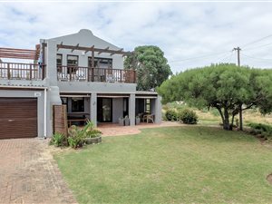 4 Bed House in Fisherhaven