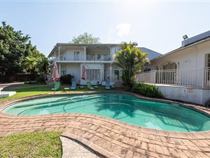 14 Bed House in White River Central