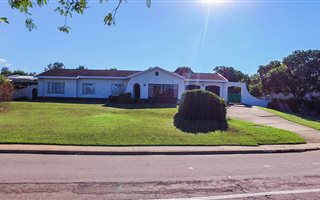 3 Bedroom House in Vanes Estate