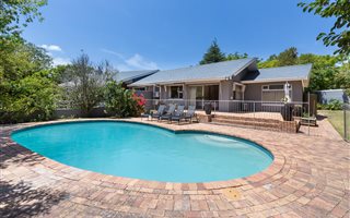 4 Bedroom House in Constantia Upper