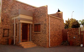 3 Bedroom House in Aerorand