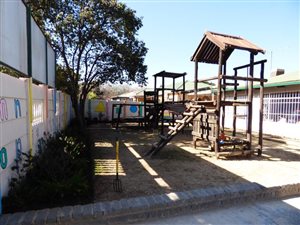 350 m² Commercial space in Farrarmere