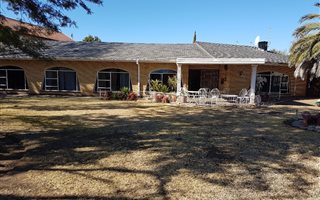 4 Bedroom House in Brandwag