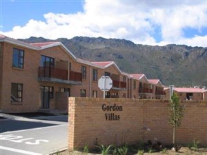 2 Bedroom Apartment in Gordons Bay Central