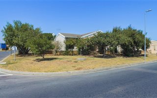 4 Bedroom House in Strand Central