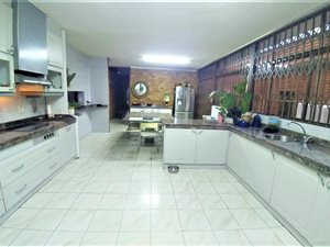 4 Bed House in Hazel Park