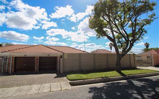 3 Bedroom House in Greenfields