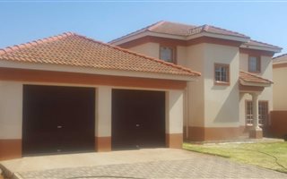 3 Bedroom Townhouse in Lephalale (Ellisras)