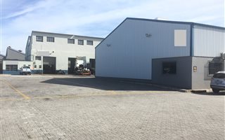 800 m² Industrial space in Deal Party