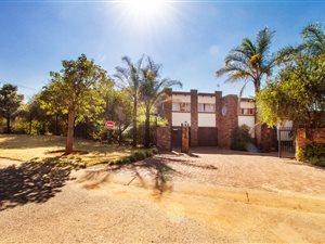 3 Bed House in Constantia Park