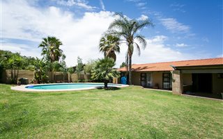 4 Bedroom House in Weltevreden Park