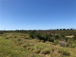 2670 m² Land available in Mossel Bay Central