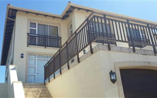 3 Bedroom Cluster in Pinnacle Point Golf Estate