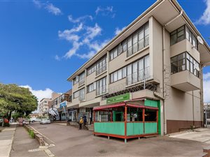 560 m² Retail Space in Glenwood