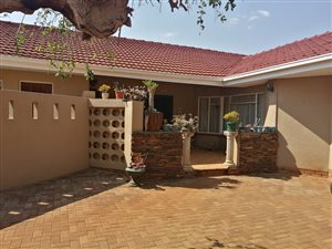 4 Bed House in Doringkruin