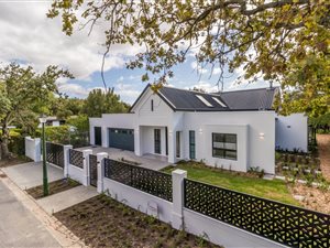 4 Bed House in Karindal