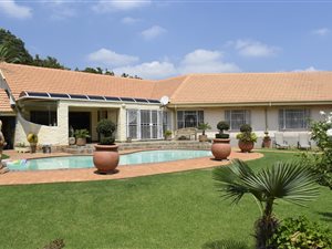 6 Bed House in Libradene