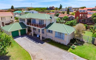 3 Bedroom House in Seaview