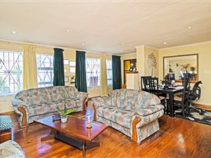 4 Bed House in Strandfontein