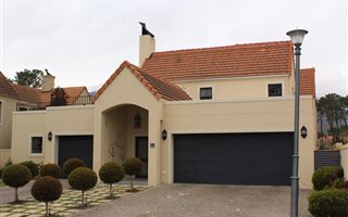 4 Bedroom House in Boschenmeer Golf Estate