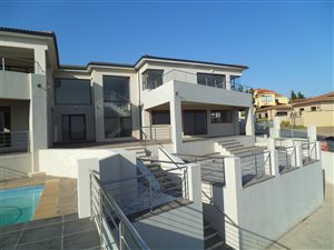 6 Bed House in Sonstraal Heights