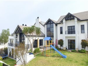 6 Bed House in Kingswood Golf Estate