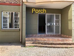 2 Bedroom Apartment in Rooihuiskraal North