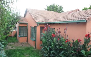 3 Bedroom Cluster in Bromhof
