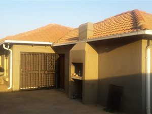 3 Bed House in Vosloorus