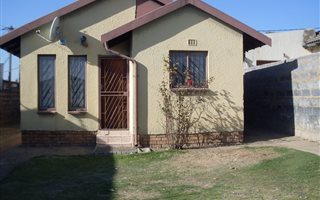 2 Bedroom House in Ebony Park
