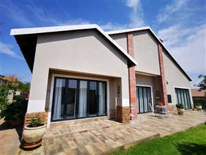 3 Bed House in Pebble Rock
