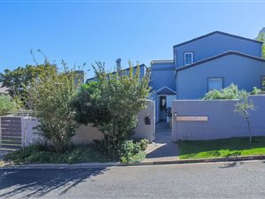 5 Bed House in Voelklip